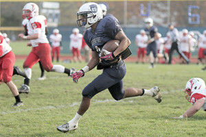 Tysaun White, No. 4 of Mater Dei Prep, was one of the Seraphs top receivers with five catches for 67 yards. PHOTO BY SEAN SIMMONS