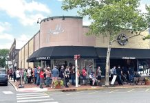 Fans Pack Comics Store for Kevin Smith and Marvel Debut of ‘Jay and Silent Bob’