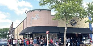 Fans Pack Comics Store for Kevin Smith and Marvel Debut of ‘Jay and Silent Bob’