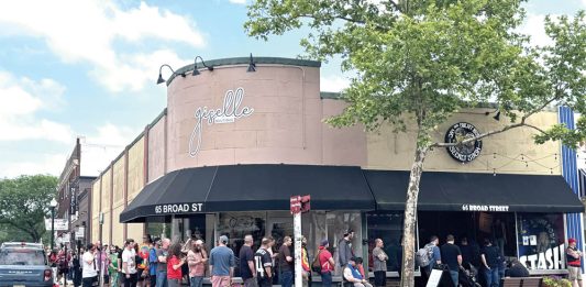 Fans Pack Comics Store for Kevin Smith and Marvel Debut of ‘Jay and Silent Bob’